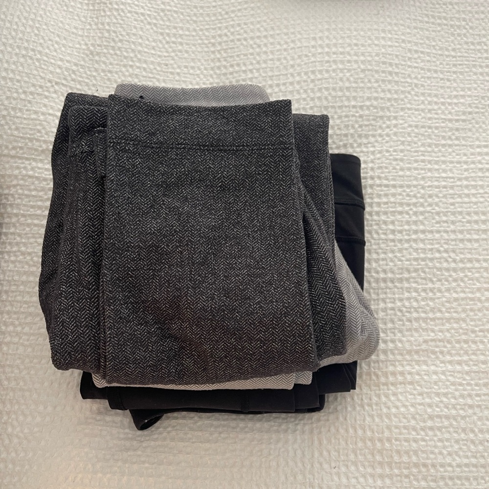 Lot of 4 lululemon pants size 4-6. 2 loggers and 2 leggings.